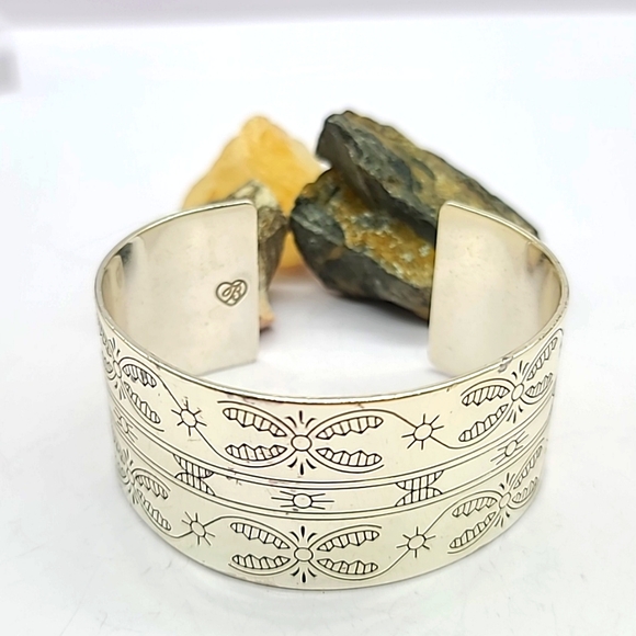 Brighton "SOUTHWEST DREAMS" Retired Wide Cuff with Etched Tribal Motifs! Rare! - Picture 8 of 14